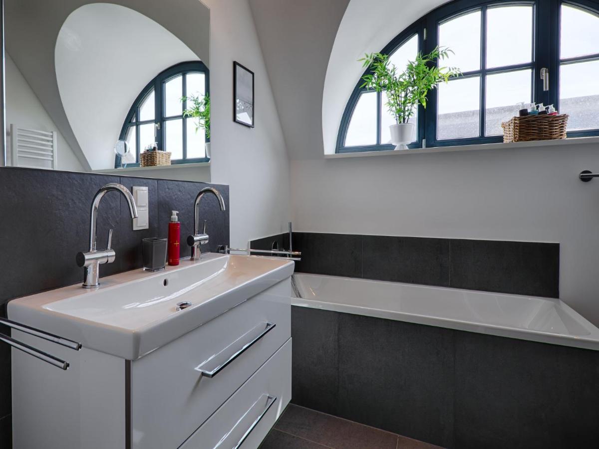 Reetland Am Meer - Premium Reetdachvilla Mit 3 Schlafzimmern, Sauna Und Kamin F27 Dranske Buitenkant foto